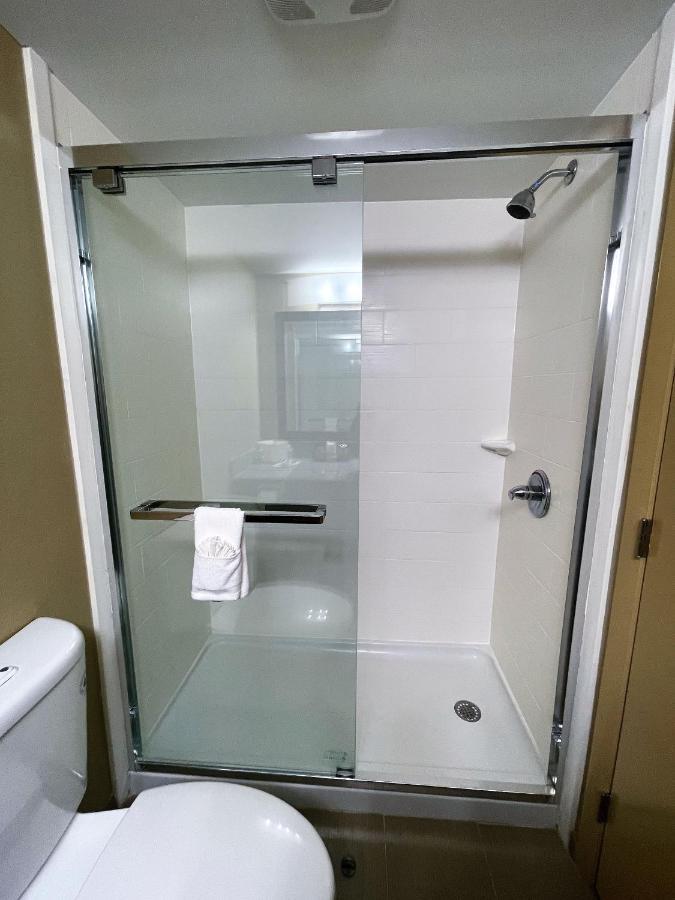 מלון Super 8 By Wyndham Raleigh North East מראה חיצוני תמונה