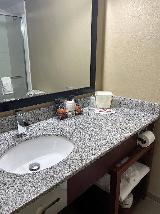מלון Super 8 By Wyndham Raleigh North East מראה חיצוני תמונה