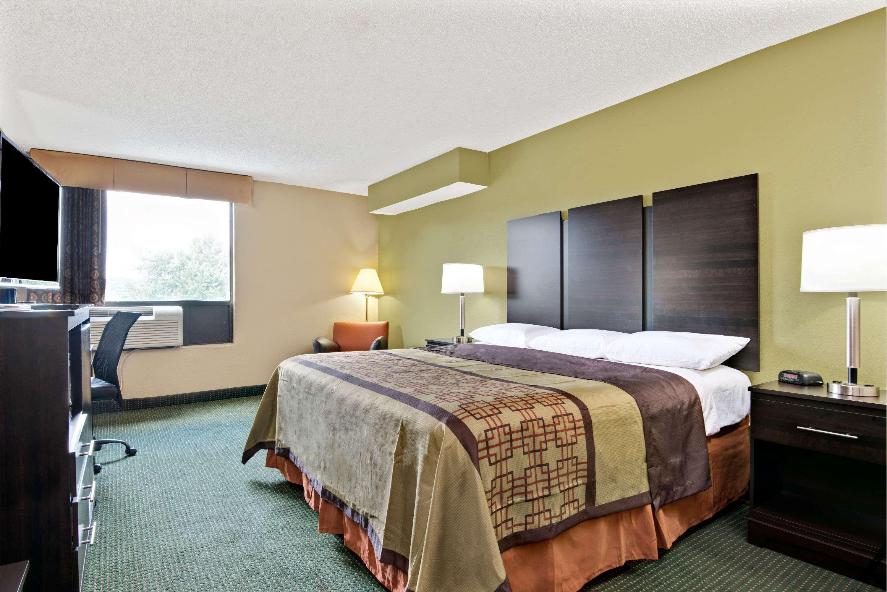 מלון Super 8 By Wyndham Raleigh North East מראה חיצוני תמונה