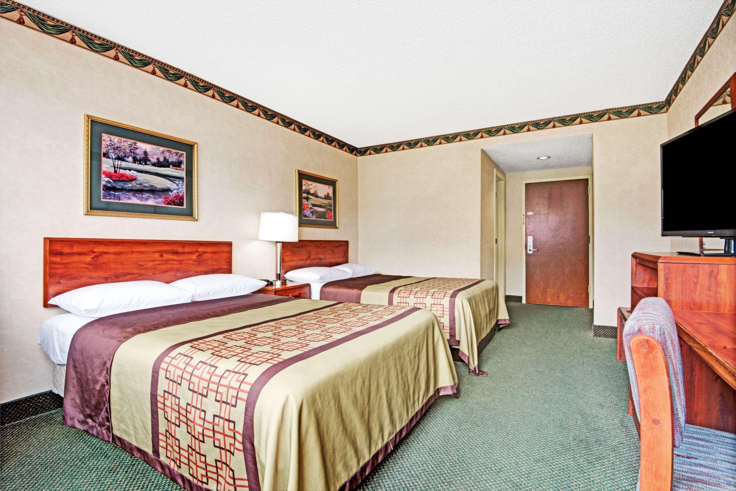 מלון Super 8 By Wyndham Raleigh North East מראה חיצוני תמונה