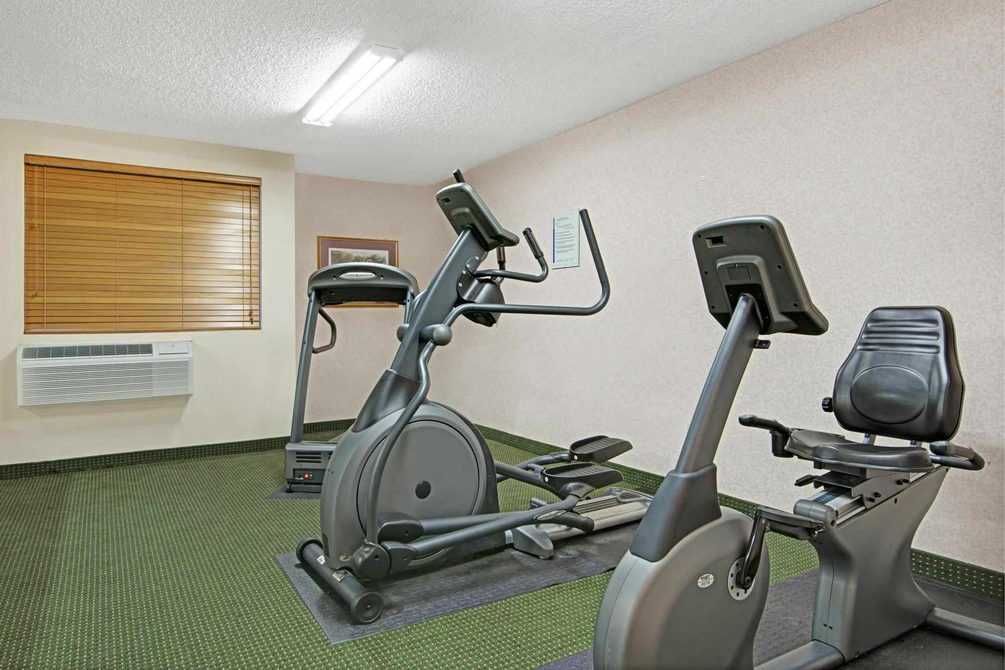 מלון Super 8 By Wyndham Raleigh North East מראה חיצוני תמונה
